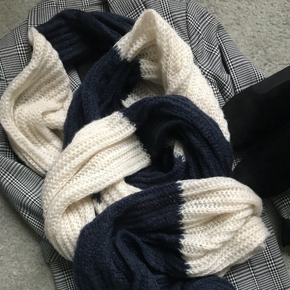 Accessories - Long winter scarf